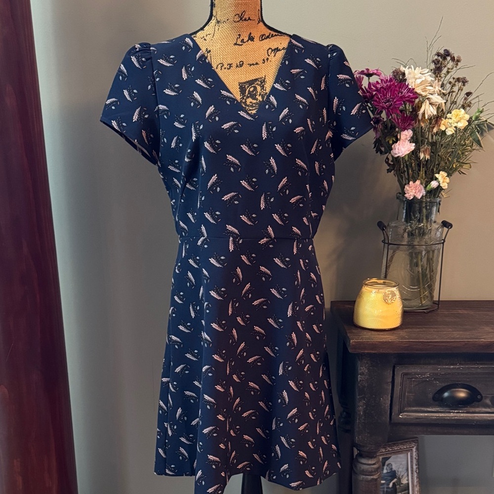 LOFT Navy Floral V-Neck Mini Dress. Size 10.